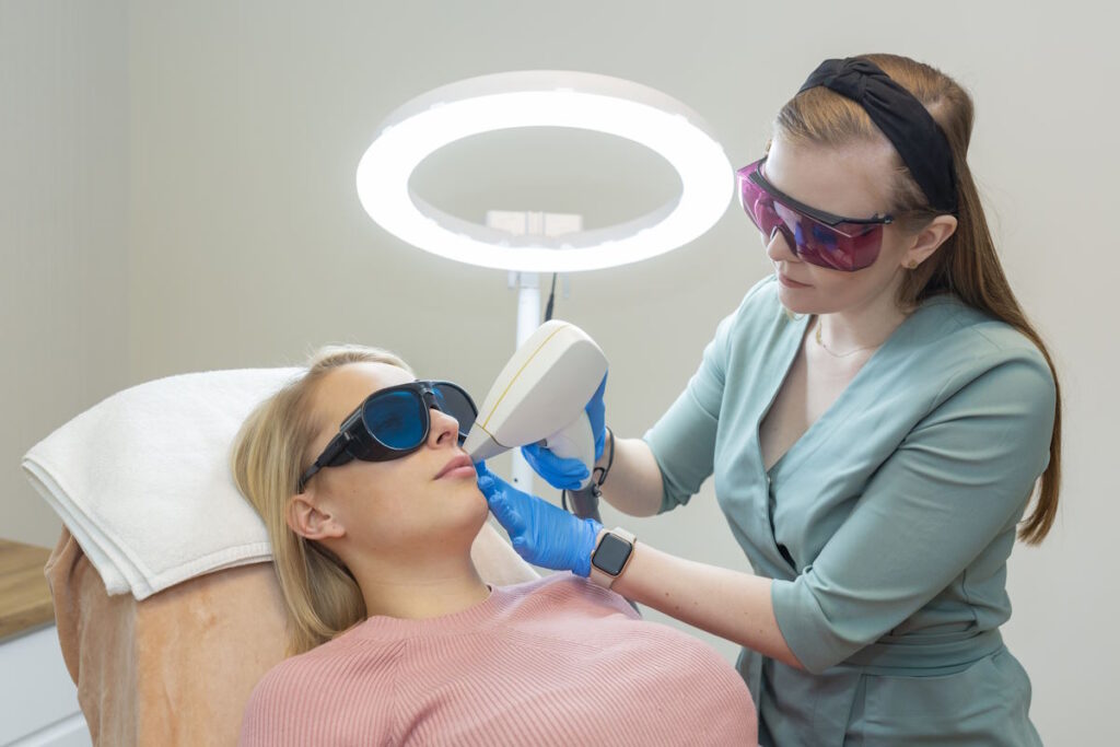 Depilacja laserowa laserem medycznym Lightsheer