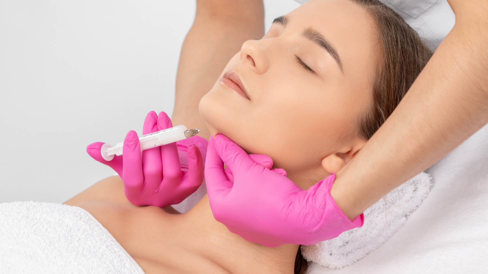 Lipoliza iniekcyjna podbródka, ile zabiegów?